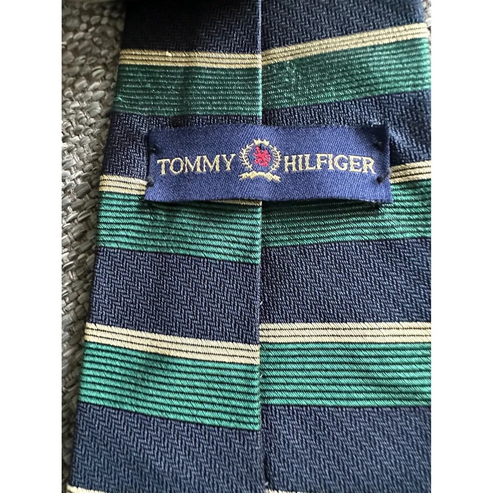 Tommy Hilfiger Mens Silk Necktie Navy Green Gold Striped Crest Logo Prep Tie